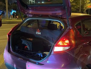Çorlu’da otomobilinde yüksek ses sistemi bulunan sürücüye 24 bin lira ceza kesildi