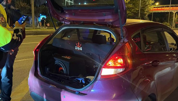 Çorlu’da otomobilinde yüksek ses sistemi bulunan sürücüye 24 bin lira ceza kesildi