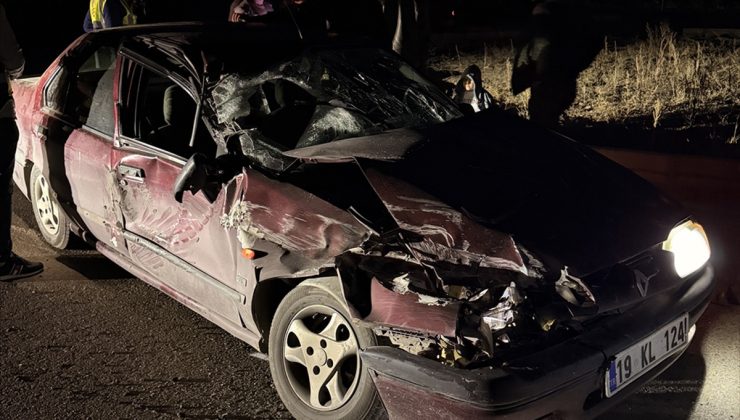 Çorum Dodurga’da otomobil ile traktör çarpıştı, 2 yaralı hastaneye kaldırıldı