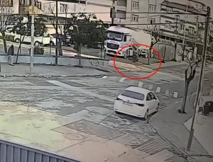 Dehşet anları kamerada! Kasklı katil tırın altından çıkıp kardeşini böyle öldürdü
