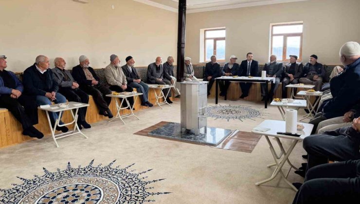Demirözü Kaymakamı Ahat, Bayrampaşa köyünde vatandaşların taleplerini dinledi