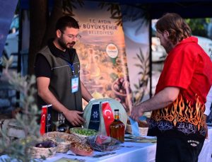 Didim’de 8. Zeytin Festivali zeytinyağı tadımıyla dünya rekoru hedefiyle başladı