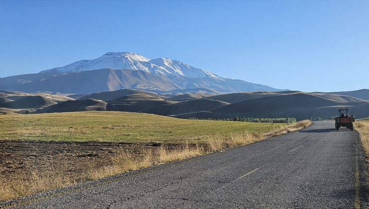 Doğu Anadolu’da sıcaklık düşünce Süphan Dağı’nın zirvesi karla beyazladı