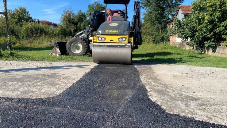 Düzce Çalıcuma köyünde İl Özel İdaresi asfalt yama çalışması yapıyor
