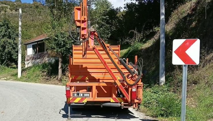 Düzce İl Özel İdaresi, Yeşilova Köyü’nde trafik levhalandırma çalışmalarını tamamladı