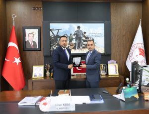 Edirne İl Tarım ve Orman Müdürü Köse, görevinden ayrılan Toğantimur’a plaket verdi