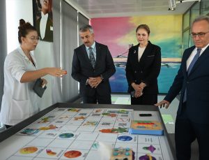 Edirne Valisi Yunus Sezer, özel okul-devlet okulu ayrımı yapmadıklarını söyledi