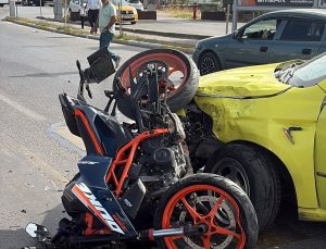 Edirne’de taksi ile motosiklet çarpıştı, motosikletteki 2 kişi yaralandı