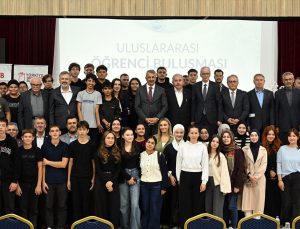 Edirne’deki buluşmada Vali Sezer ve eski TBMM Başkanı Şentop öğrencilerle buluştu