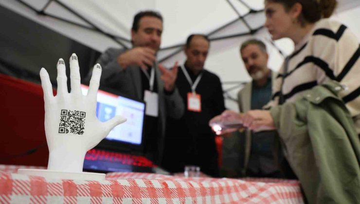 Elazığ’da lise öğrencileri Alzheimer hastaları için QR kodlu sistem geliştirdi
