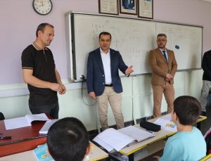 Elazığ’ın Keban Kaymakamı Onur, Fevzi Çakmak İlkokulunda öğrencilerle buluştu