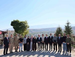 Erzincan Valisi Hamza Aydoğdu ve EBYÜ Rektörü Kemah’ta öğrencilerle buluştu