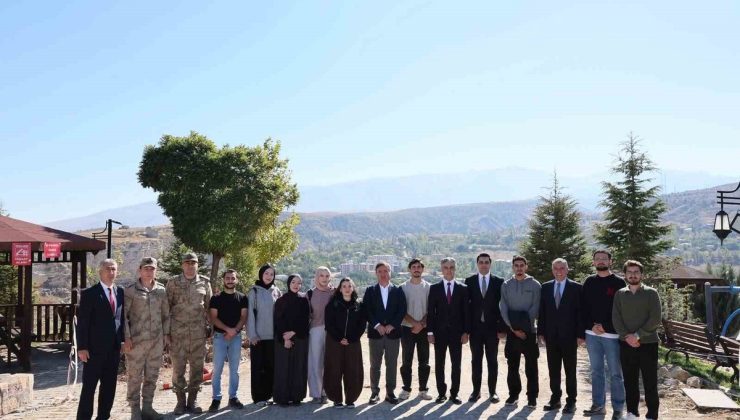 Erzincan Valisi Hamza Aydoğdu ve EBYÜ Rektörü Kemah’ta öğrencilerle buluştu