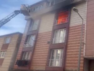Esenyurt’ta yangında üst katta mahsur kalan 1’i bebek 5 kişiyi itfaiye kurtardı