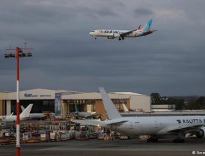 FlyDubai uçuşunda kaptana saldırdığı belirtilen yardımcı pilot Umman’da yasaklı çıktı
