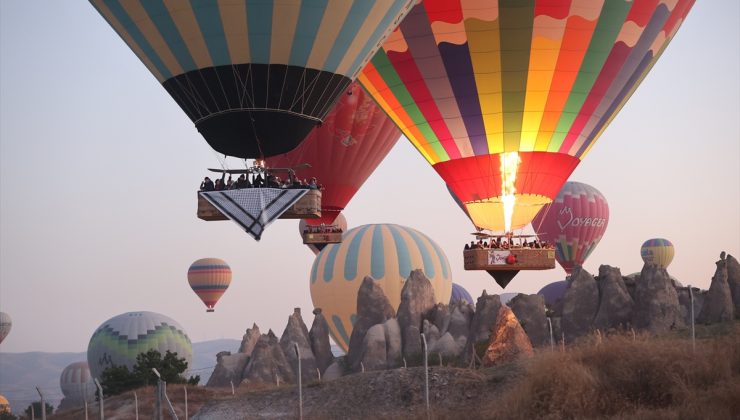 Göreme’de İHH etkinliğinde kefiyeli sıcak hava balonları Gazze için 45 dakika uçtu