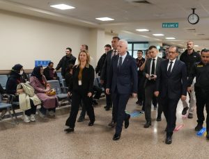 İstanbul Valisi Gül, Maltepe’deki 7 katlı binanın yaralılarını hastanede ziyaret etti