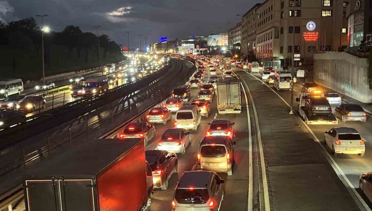 İstanbul’da E-5’teki yol çalışması trafiği felç etti, yoğunluk yüzde 87 oldu