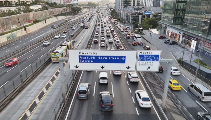 İstanbul’da yağış, trafiği durma noktasına getirdi, yoğunluk yüzde 71’e ulaştı