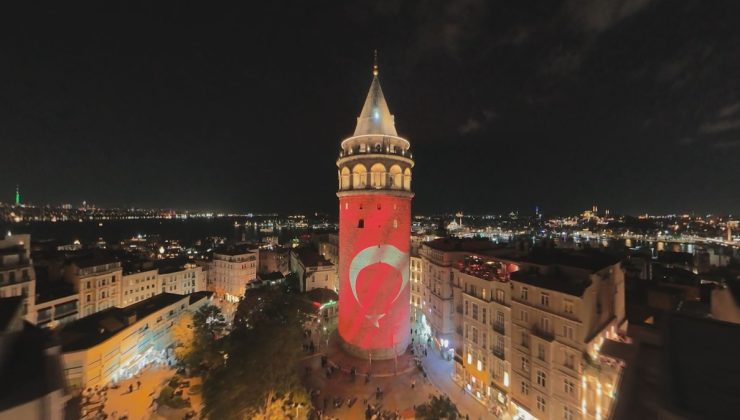 İstanbul’un 103. kurtuluş yıl dönümünde Galata Kulesi Türk bayrağıyla aydınlatıldı