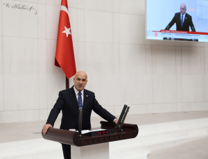 İYİ Partili Çömez’den Fatma Betül Sayan Kaya’nın tıp eğitimi ve İSBAK görevi için iki soru önergesi