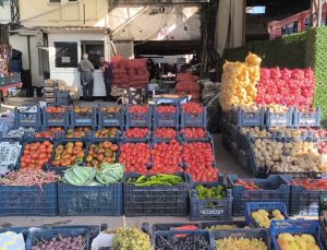 Kadirli’de hal esnafı korsan satış ve denetimsizlikten satış yapamadığını söyledi