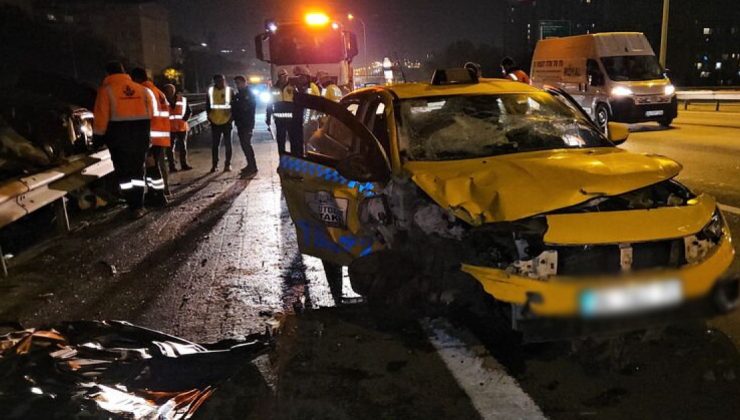 Kağıthane’de otomobil taksiye çarptı: 1 ölü, 2 yaralı