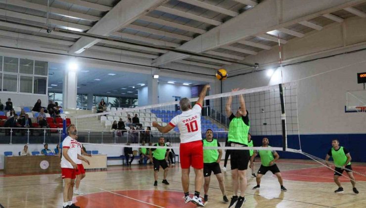 Kamu personeli, Kayseri’de 4. Kamu Spor Oyunları’nda voleybol ve futsalda buluştu