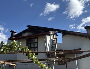 Karabük Safranbolu Düzce köyünde evin çatısında çıkan yangın söndürüldü