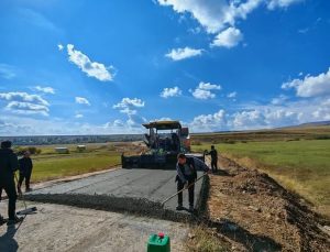 Kars Susuz’da Kırçiçeği köyüne 1,5 km SSB beton yol yapılıyor