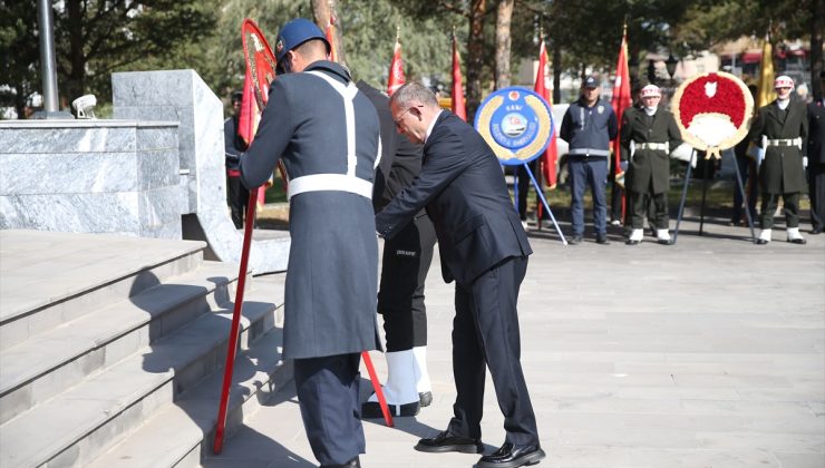 Kars’ta Atatürk’ün gelişinin 102. yılı çelenk ve etkinliklerle kutlandı
