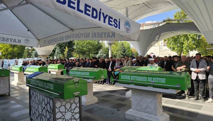 Kayseri İncesu’da trafik kazasında ölen 3 kişi Hulusi Akar Camii’nde toprağa verildi