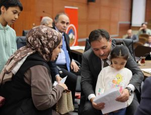Kayseri Valisi Çiçek, vatandaşların taleplerini dinleyip çözüm için talimat verdi