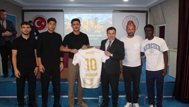 Kayserisporlu futbolcular Kayseri Çocuk ve Gençlik Cezaevi’ne ziyarette bulundu