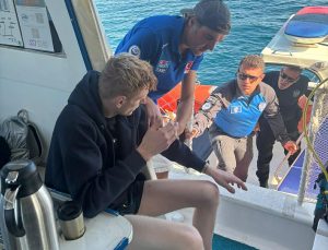 Kuşadası’nda tüplü dalışta fenalaşan Polonyalı turist deniz ekiplerince kurtarıldı