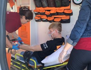 Kuşadası’nda Yılancı Burnu’nda fenalaşan Polonya uyruklu turist hastaneye kaldırıldı