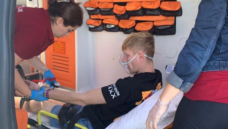 Kuşadası’nda Yılancı Burnu’nda fenalaşan Polonya uyruklu turist hastaneye kaldırıldı