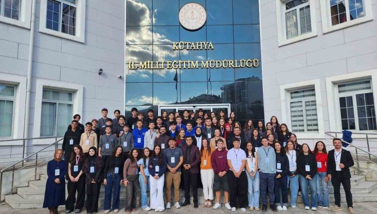Kütahya’da öğrenciler altı kültürel noktada dijital STEM görevlerini yerine getirdi