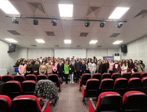 Kütahya’da üniversite öğrenci ve öğretmenlerine uyuşturucu, siber suç eğitimi verildi