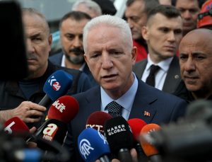 Maltepe’de kısmi çöken binada 2 kişi öldü, 3 kişi için kurtarma sürüyor