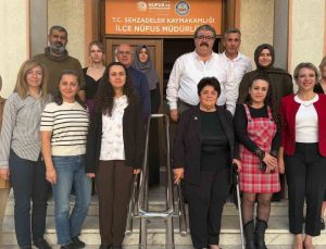 Manisa İl Nüfus ve Vatandaşlık Müdürü Güney, 45 yılın ardından törenle emekli oldu