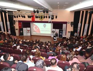 Manisa’da okul idarecileri ve rehber öğretmenlere bilgilendirme toplantısı yapıldı