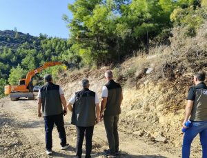 Mersin Orman Bölge Müdürlüğü, çalı doğrayıcı aparatını Bozyazı’da test etti