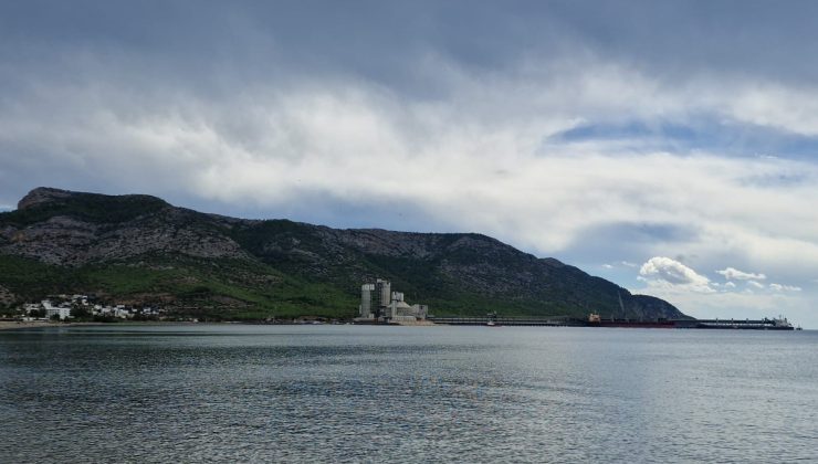 Mersin Silifke açıklarında hortum kıyıya yaklaşmadan kayboldu