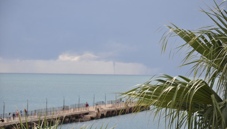 Mersin’de denizde hortum oluştu