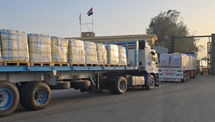 Mısır Kızılayı, Gazze’ye 2.653 tondan fazla yardım taşıyan 290. konvoyu gönderdi