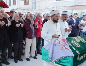 Necla Uygur, Teşvikiye Camii’ndeki cenaze namazı sonrası Feriköy’de toprağa verildi