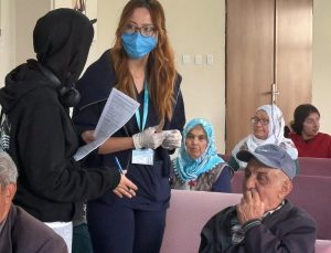 Niğde Bor’da huzurevi sakinlerine üniversite iş birliğiyle diş taraması yapıldı