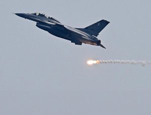 Pakistan savaşa dahil oldu! Jetler havalanıp bomba yağdırdı