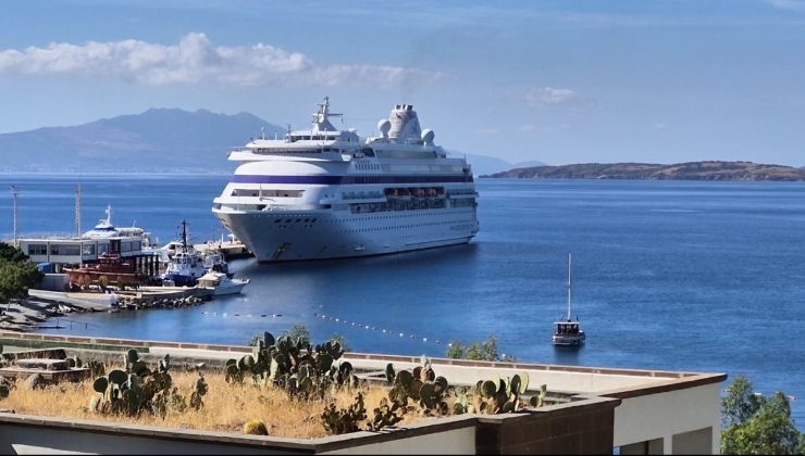 Palau bayraklı kruvaziyer Astoria Grande, 447 yolcuyla Bodrum Limanı’na bağlandı